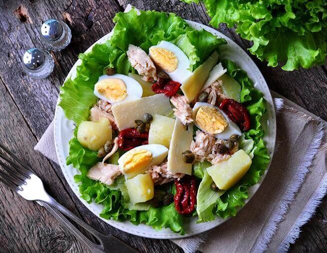 Konserven Tuna Salade an enger Low-Carb Diät Diät